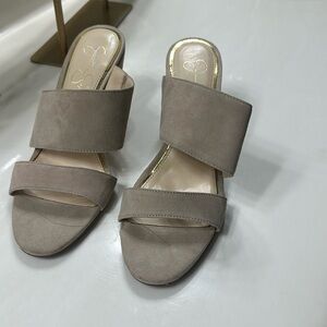 Jessica Simpson bone color size 9, new